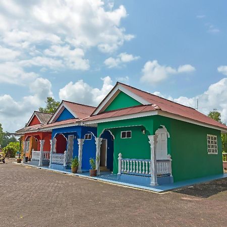 Oyo 90744 Bari Indah Beach Resort Kuala Terengganu Exteriér fotografie