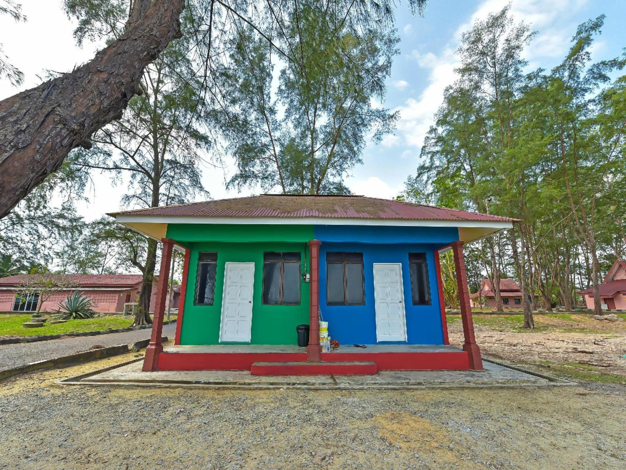 Oyo 90744 Bari Indah Beach Resort Kuala Terengganu Exteriér fotografie