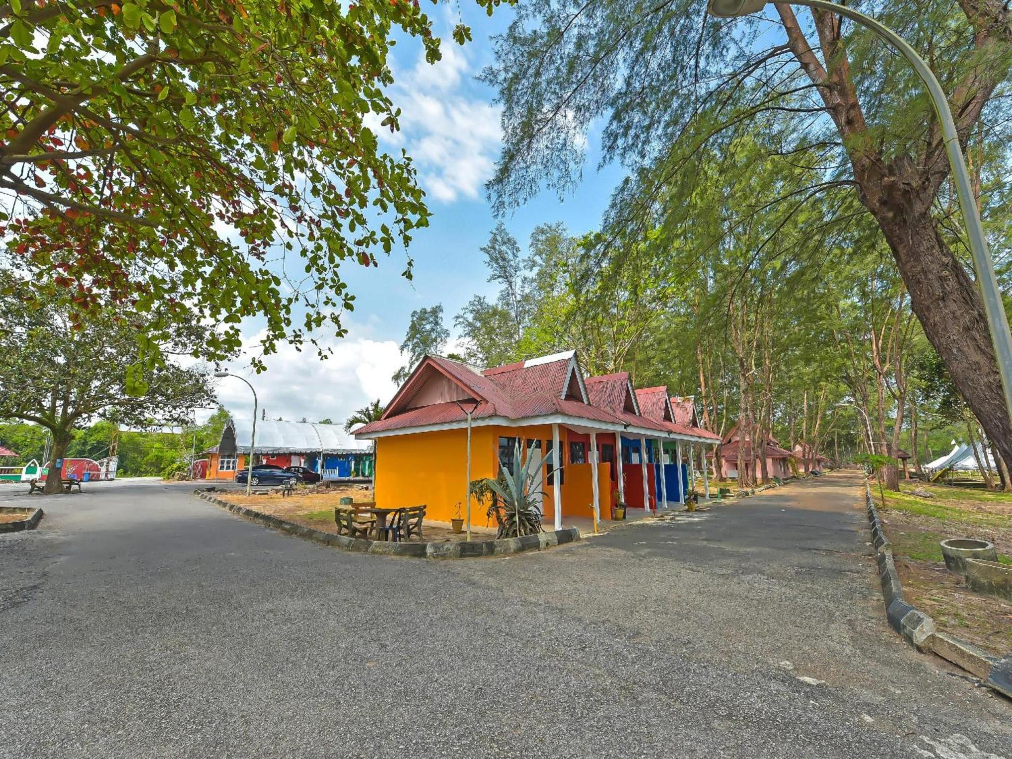 Oyo 90744 Bari Indah Beach Resort Kuala Terengganu Exteriér fotografie