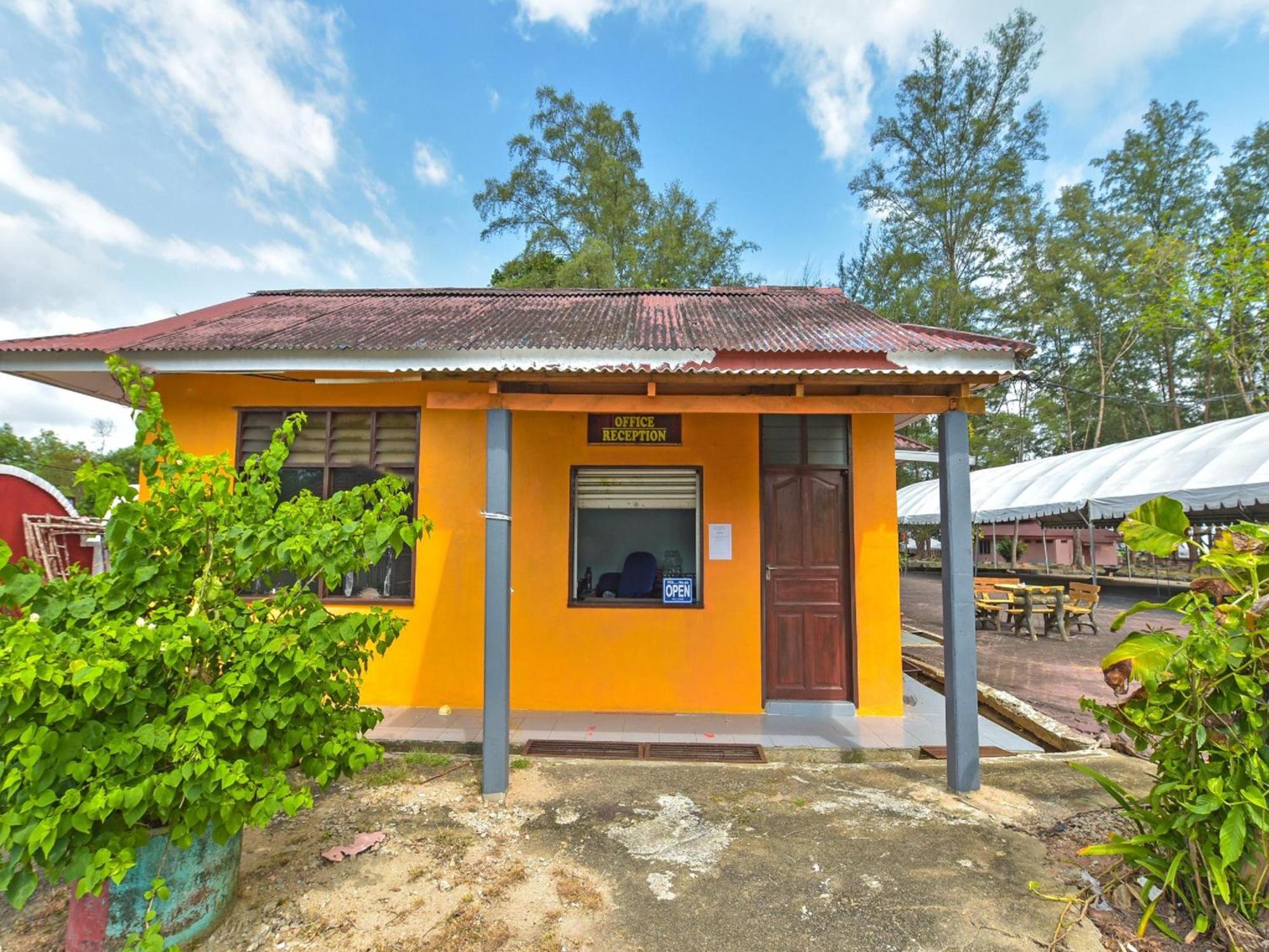 Oyo 90744 Bari Indah Beach Resort Kuala Terengganu Exteriér fotografie