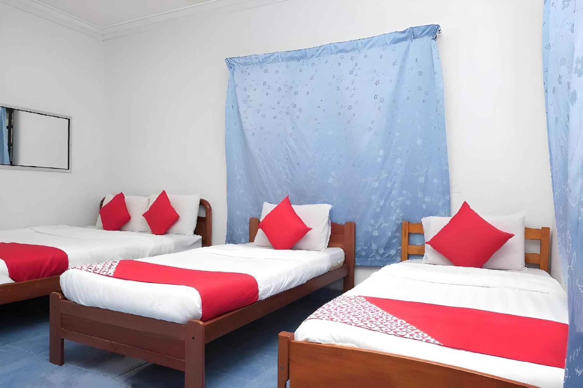 Oyo 90744 Bari Indah Beach Resort Kuala Terengganu Exteriér fotografie